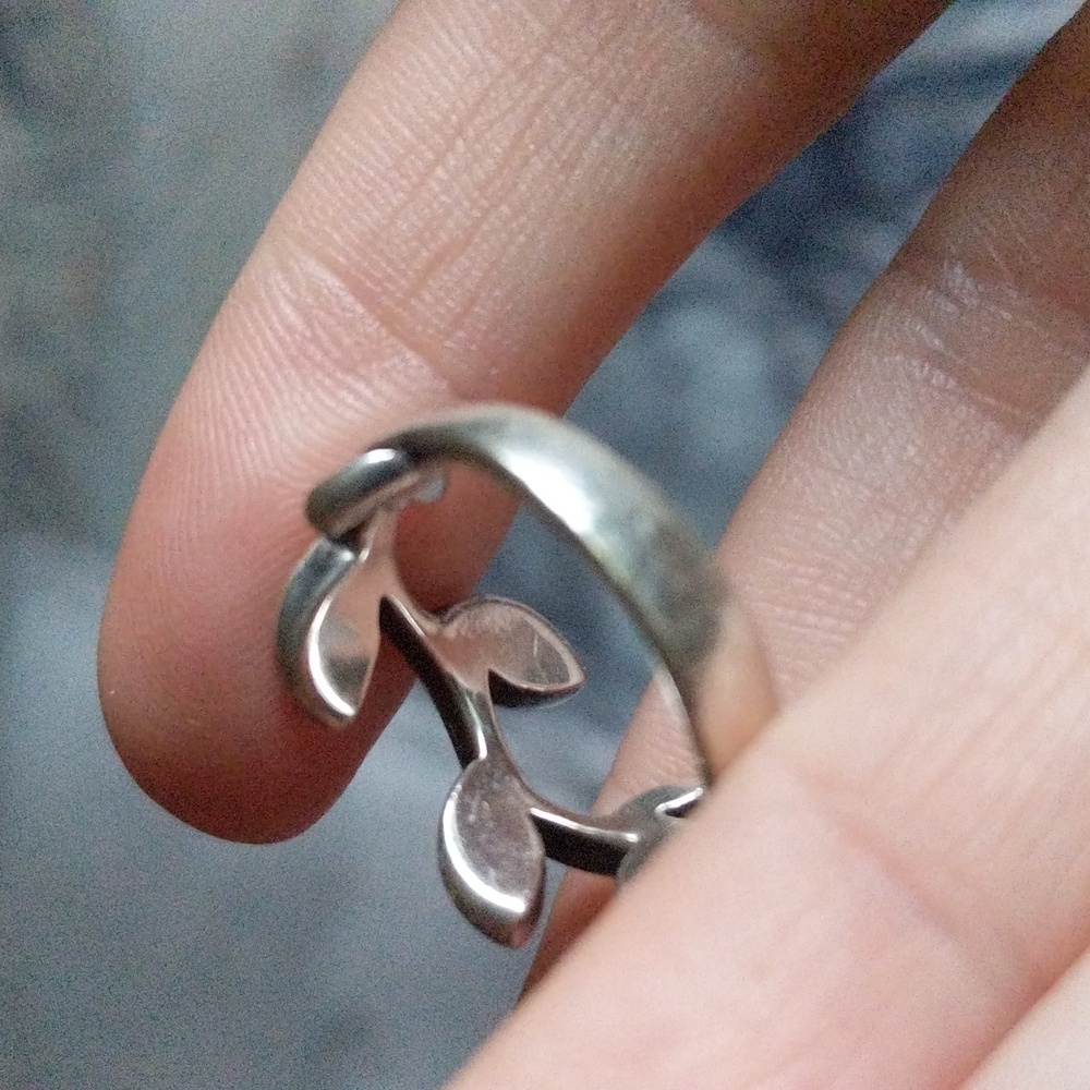Silver Leaf Ring - Picture 2 of 6